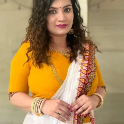 Saree Mall White Embellished Sarees With Unstitched Blouse image 4