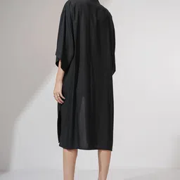 Vishudh Floral Embroidered Open Front Longline Shrug image 4