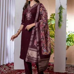 Peach Petals Women Embroidered Regular Thread Work Kurta with Trousers & With Dupatta image 3