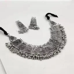 SNH EXPORT Ghungroo Studded Jewellery Set image 2