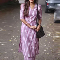 Aaghnya Women Ethnic Motifs Printed Regular Kurta with Trousers image 3