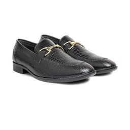 Bold Bunny Men Textured Leather Loafers-picture-23
