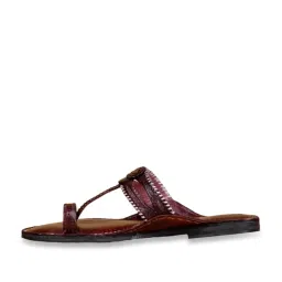 Kalapuri Women's Bordo Kolhapuri Sandals image 4