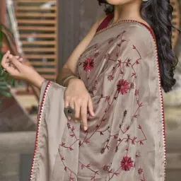 Manohari Grey Embroidered Saree With Unstitched Blouse image 5