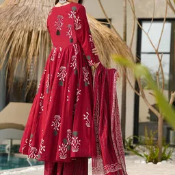 DIVASTRI Women Floral Printed Anarkali Kurta with Palazzos & Dupatta image 4