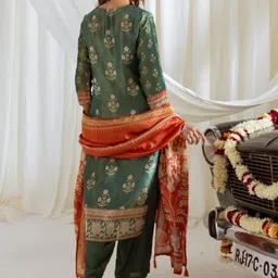 Sangria Floral Printed Notch Neck Sequinned Tissue Kurta With Trousers & Dupatta image 4