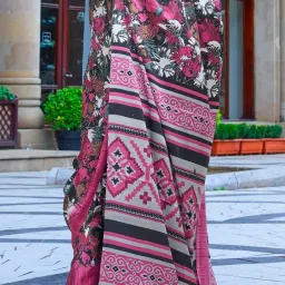 Vardha Black & Red Printed Saree With Unstitched Blouse image 4