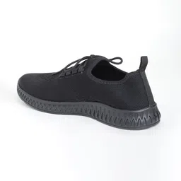 HIGHLANDER Men Black Lightweight Athleisure Sneakers image 4