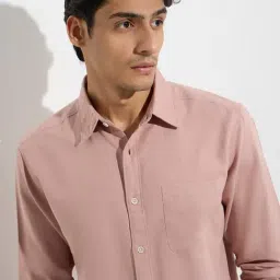 WES Casuals by Westside Dusty Pink Solid Relaxed-Fit Cotton-Blend Shirt image 4