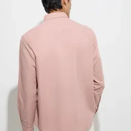 WES Casuals by Westside Dusty Pink Solid Relaxed-Fit Cotton-Blend Shirt image 2