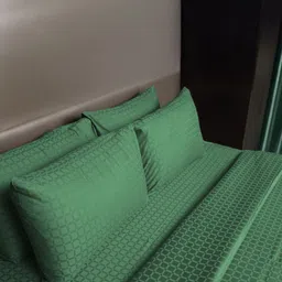 Oyvu Green Geometric 400 TC King Bedsheet with 2 Pillow Covers image 5