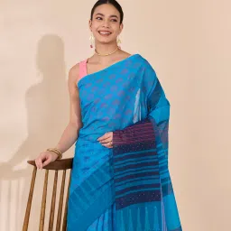 Taneira Blue Printed Saree With Unstitched Blouse image 4