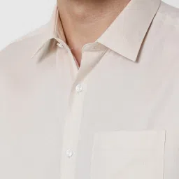 Van Heusen Ecru Solid Regular Fit Shirt image 4