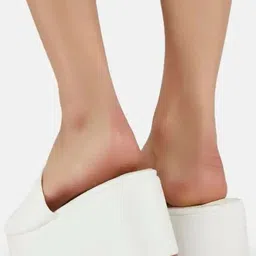 Ifah Block with Buckles image 2