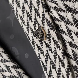 Rikidoos Full Sleeves Chevron Printed Blazer - White & Black image 3