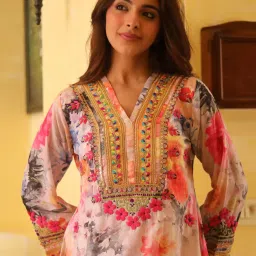 House of Kari Saba Chikankari Kurta Set in Muslin Silk - Floral creme image 4