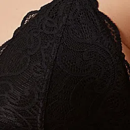 Clovia Black Non Wired Non Padded Bralette image 4