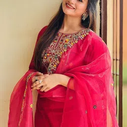 VredeVogel Floral Yoke Design Zari Straight Kurta With Trouser And Dupatta image 2