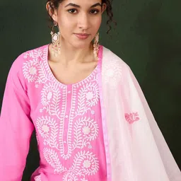 Maroosh Women Floral Embroidered Regular Thread Work Kurta with Trousers & With Dupatta image 4