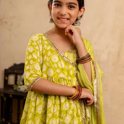 Cutiediva Girls Floral Printed Mirror Work Angrakha Pure Cotton Kurta Set With Dupatta image 5