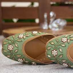 Amaryllis for her Women Mojaris Flats image 3