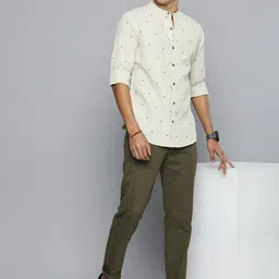 r.code by the roadster life co. Men Regular Fit Green Pure Cotton Trousers image 5