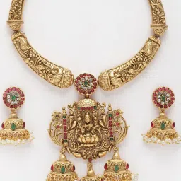 Panash Gold Plated Kundan Studded & Beaded Jewellery Set image 5
