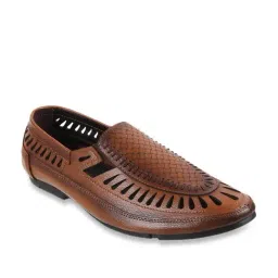 Mochi Men's Tan Casual Loafers image 3