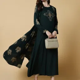 showoffff SHOWOFF Green Embroidered A Line Kurta With Shrug image 5