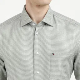 Tommy Hilfiger Green Cotton Regular Fit Printed Shirt image 5