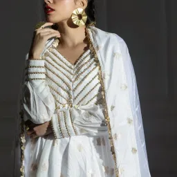 Monk and Mei Ivory White Cleopatra Ashen Dhoti Set image 5