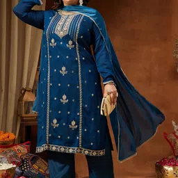 Janasya Women Floral Embroidered Regular Gotta Patti Kurta with Trousers & With Dupatta-image-74
