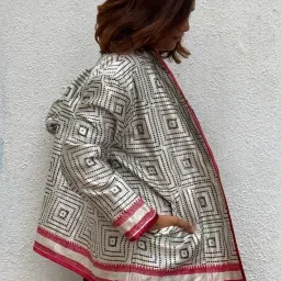 Chidiyaa Red & White Sardi Ki Dhoop Heartmade Mashru Silk Reversible Jacket image 5