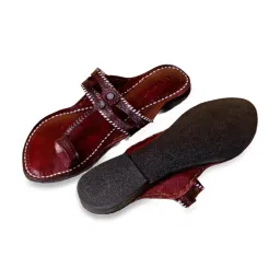 Kalapuri Women's Bordo Kolhapuri Sandals image 5