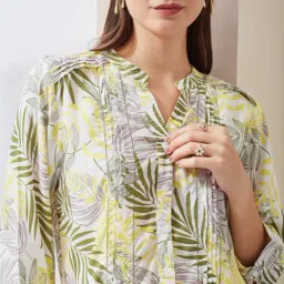 Latin Quarters Green Rayon/Viscose Regular Fit Printed Top image 5