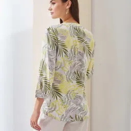 Latin Quarters Green Rayon/Viscose Regular Fit Printed Top image 2