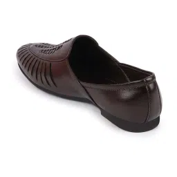 Fausto Men's Dark Brown Casual Juttis image 5