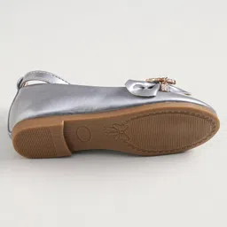 Cute Walk by Babyhug Buckled Closure Bellies With Bow Applique- Silver image 5