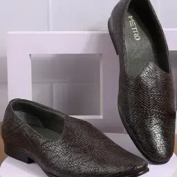 Metro Men's Brown Ethnic Juttis-picture-13