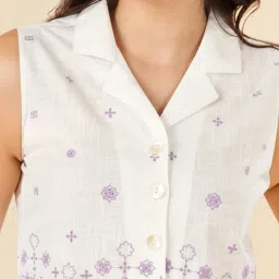 Akkriti by Pantaloons Snow White Embroidered Crop Shirt image 5