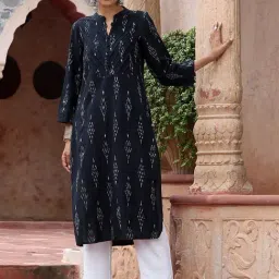House Of Chikankari Hoc Crafts Ikkat Cotton Solid Women's Long Kurta - Black-image-40