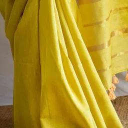 Sundarii Yellow Linen Solid Saree image 5