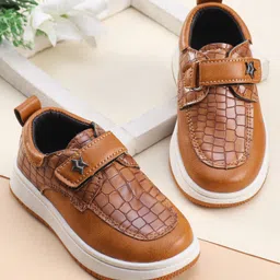 Cute Walk by Babyhug Solid Party Wear Shoes With Velcro Closure - Tan-picture-14