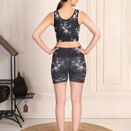 Sizi Colourblocked Top with Shorts image 4