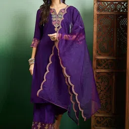 TURITY Women Ethnic Motifs Embroidered Regular Thread Work Chanderi Silk Kurta with Trousers & With Dupatta image 2