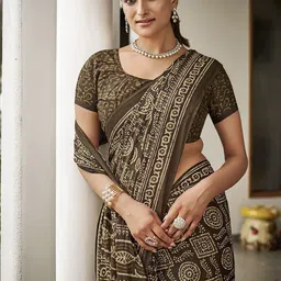 Ishin Solid Geometric Printed Saree image 4