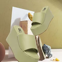 twin toes Women Wedges Sandal image 2