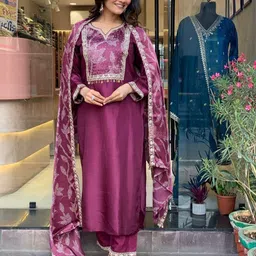 Siya Fashion Floral Embroidered Thread Work Straight Kurta With Trouser & Dupatta image 3