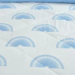 REALDREAM Blue & White Geometric Microfiber AC Room 180 GSM Double Bed Comforter image 4