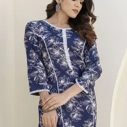 PURSHOTTAM WALA Women Printed Asymmetric Straight Kurta image 4